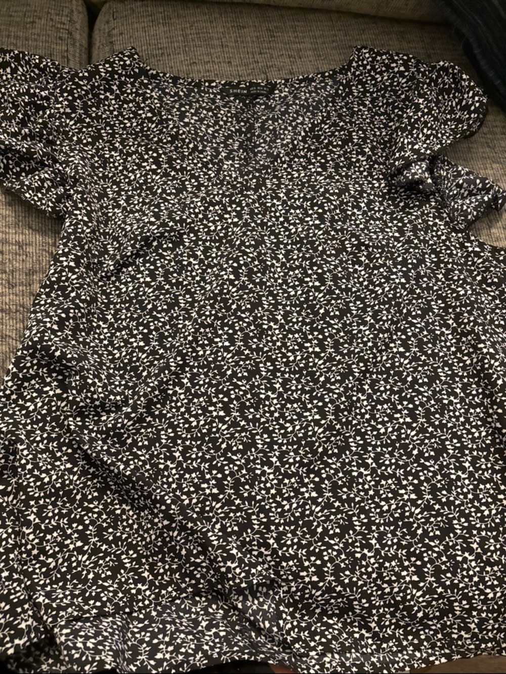 Shein Black & White Floral Short Sleeve top